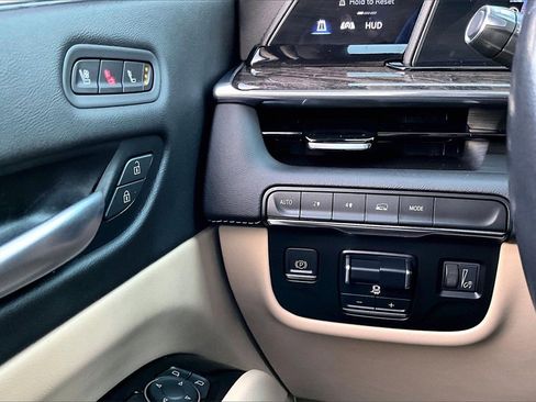 Certified 2023 Cadillac Escalade Premium Luxury w/ Performance Package image 24