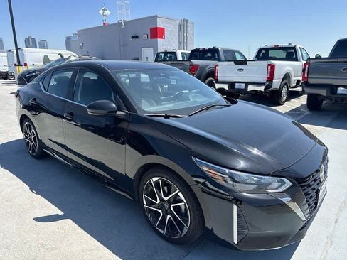 Used 2025 Nissan Sentra SR FWD image 7