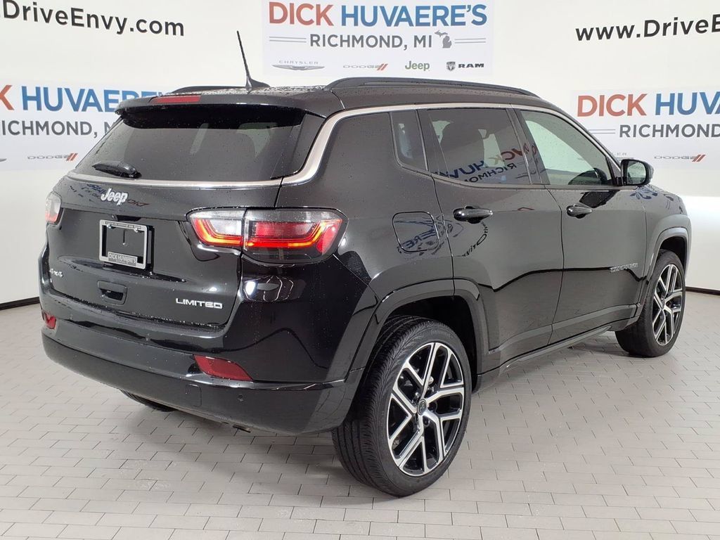 Used 2025 Jeep Compass Limited w/ Elite Group AWD/4WD image 4