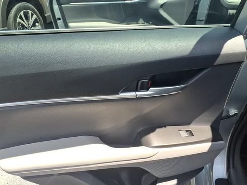 Used 2023 Toyota Camry SE FWD image 6