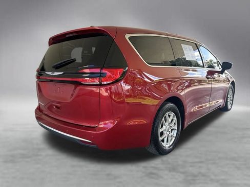 Used 2024 Chrysler Pacifica Touring-L FWD image 3