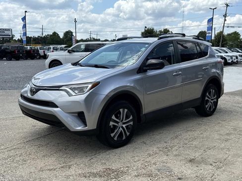 Used 2017 Toyota RAV4 LE FWD image 3