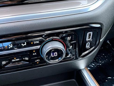 Used 2022 Chevrolet Silverado 1500 High Country w/ Z71 Off-Road Package image 16