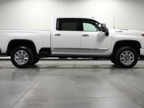 Used 2024 Chevrolet Silverado 3500 High Country w/ Technology Package AWD/4WD image 3