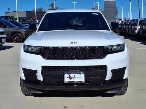New 2025 Jeep Grand Cherokee L Altitude image 4