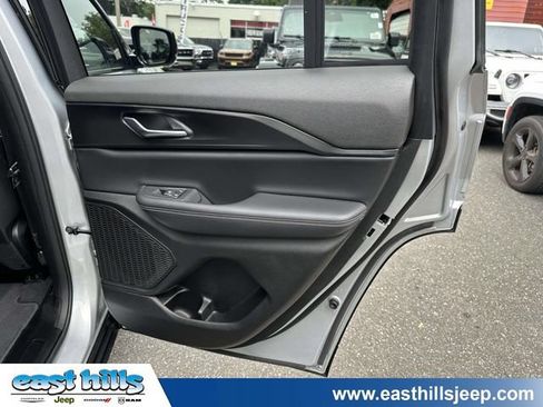 Used 2023 Jeep Grand Cherokee Altitude AWD/4WD image 23