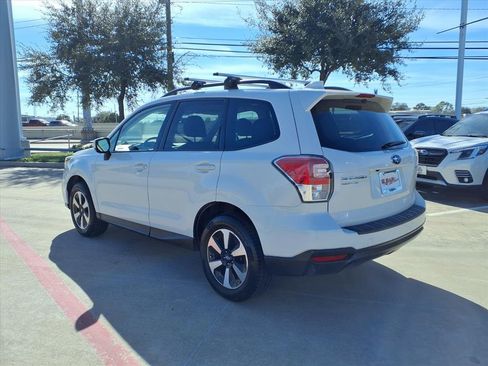Used 2017 Subaru Forester 2.5i Premium w/ All-Weather Package image 2