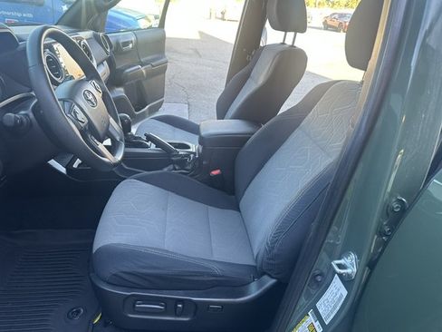 Used 2021 Toyota Tacoma TRD Off-Road w/ Technology Package AWD/4WD image 21