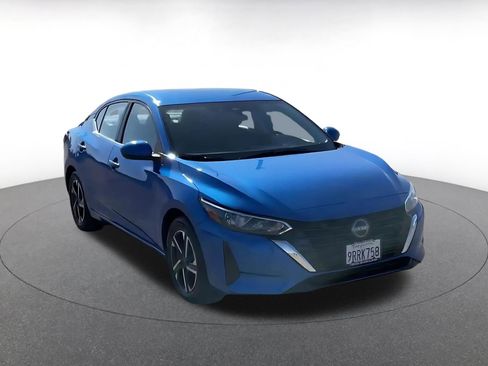 Used 2025 Nissan Sentra SV image 3