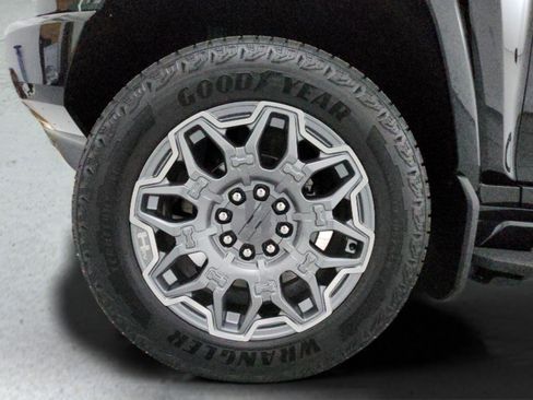 New 2024 GMC Hummer EV 3X w/ LPO, Illumination Package image 32