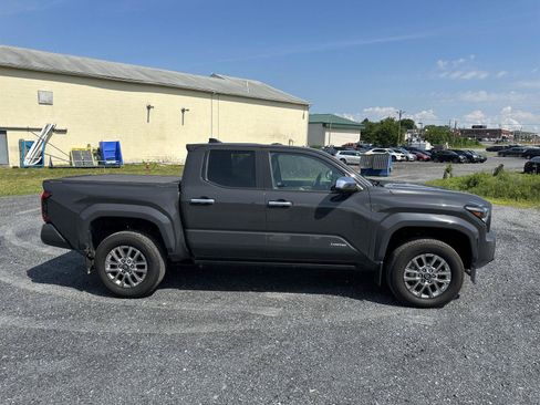 Used 2024 Toyota Tacoma Limited w/ Limited Package (LT) AWD/4WD image 9