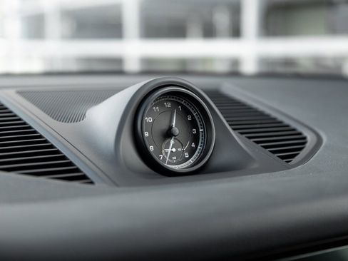 Certified 2023 Porsche Macan image 23