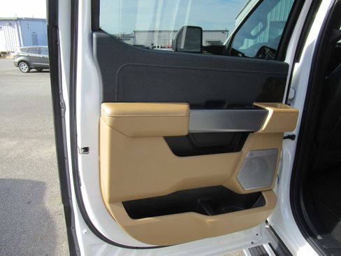 Used 2023 Ford F350 Lariat image 18