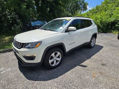 Used 2018 Jeep Compass Latitude w/ Popular Equipment Group AWD/4WD image 2