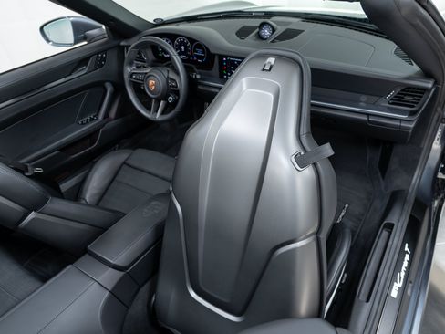 Certified 2026 Porsche 911 Carrera T RWD image 38