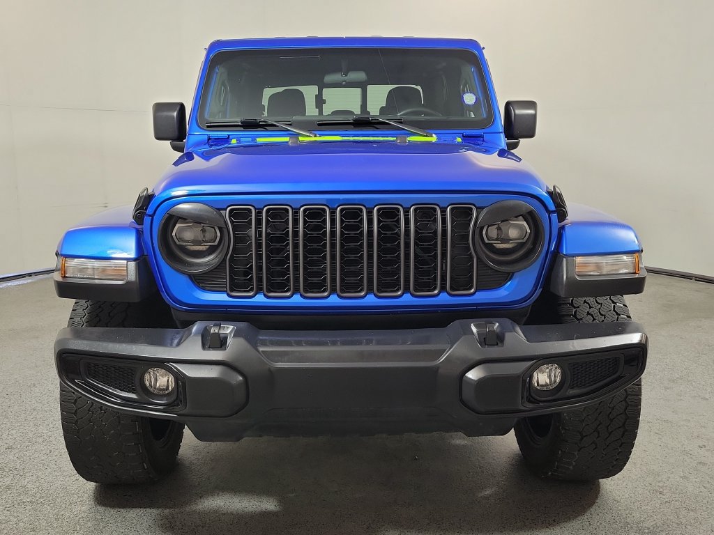 Used 2024 Jeep Gladiator Sport AWD/4WD image 2