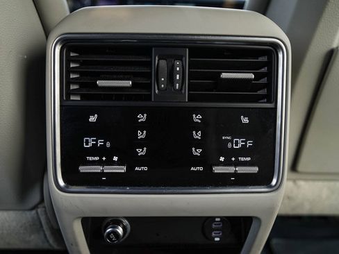 Used 2020 Porsche Cayenne AWD/4WD image 33