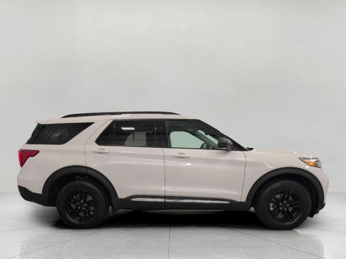Used 2024 Ford Explorer XLT w/ Equipment Group 202A AWD/4WD image 11