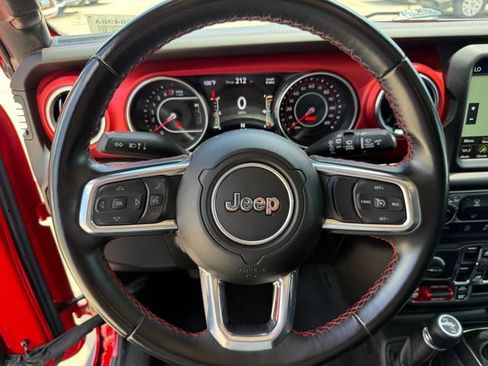 Used 2022 Jeep Wrangler Unlimited Rubicon w/ LED Lighting Group AWD/4WD image 12