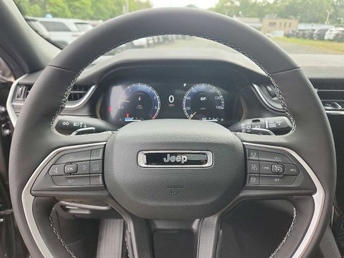 New 2025 Jeep Grand Cherokee 4WD image 15