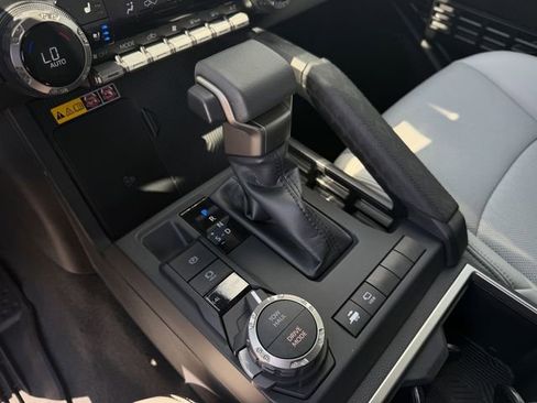 Certified 2025 Toyota Tacoma Limited AWD/4WD image 17