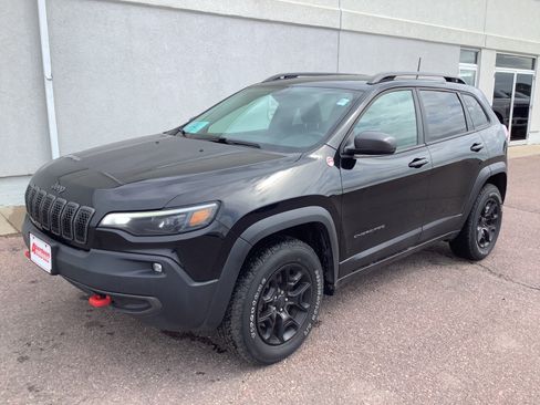 Used 2019 Jeep Cherokee Trailhawk AWD/4WD image 4
