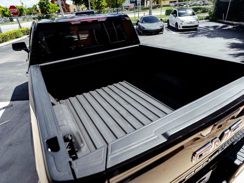 Used 2022 GMC Sierra 1500 Denali image 11