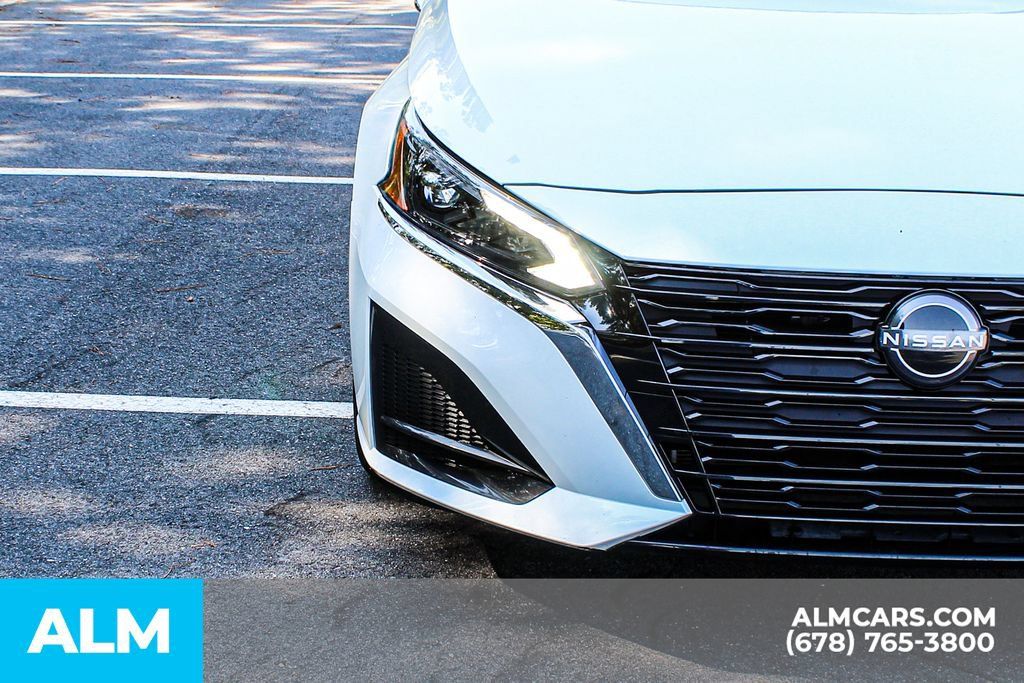 Used 2025 Nissan Altima 2.5 SV FWD image 11