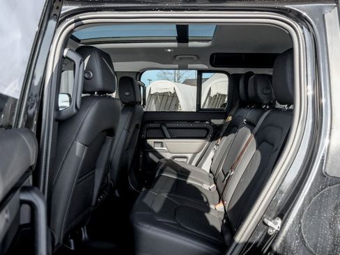 Used 2025 Land Rover Defender 110 S image 16