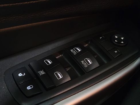 Used 2019 Jeep Cherokee Latitude Plus w/ Cold Weather Group image 27