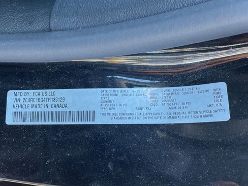 Used 2026 Chrysler Pacifica Select image 10