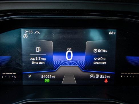 Used 2022 Volkswagen Jetta SE image 2