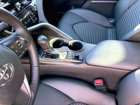 Used 2021 Toyota Camry SE FWD image 17