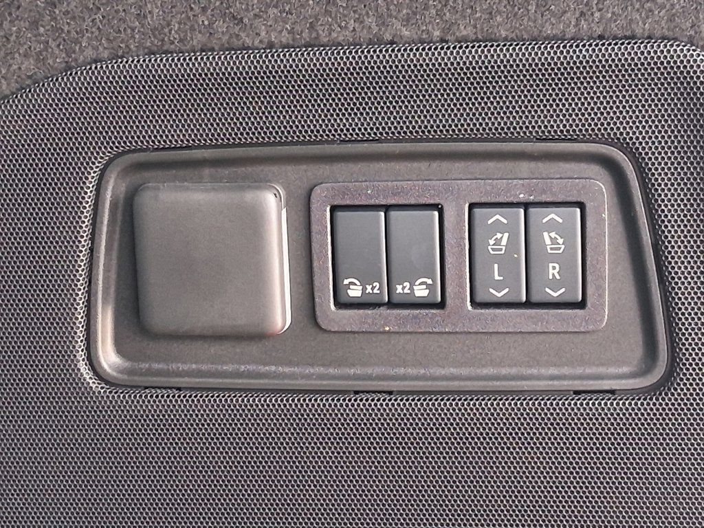 Used 2026 Cadillac Escalade ESV 2WD w/ LPO, Floor Liner Package image 7