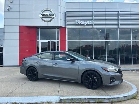 Used 2023 Nissan Maxima SR w/ Sport Mat Group FWD image 1
