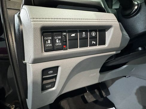 Used 2022 Honda Odyssey Touring image 25