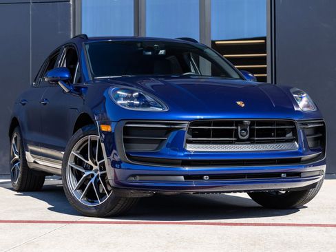 Certified 2025 Porsche Macan image 6