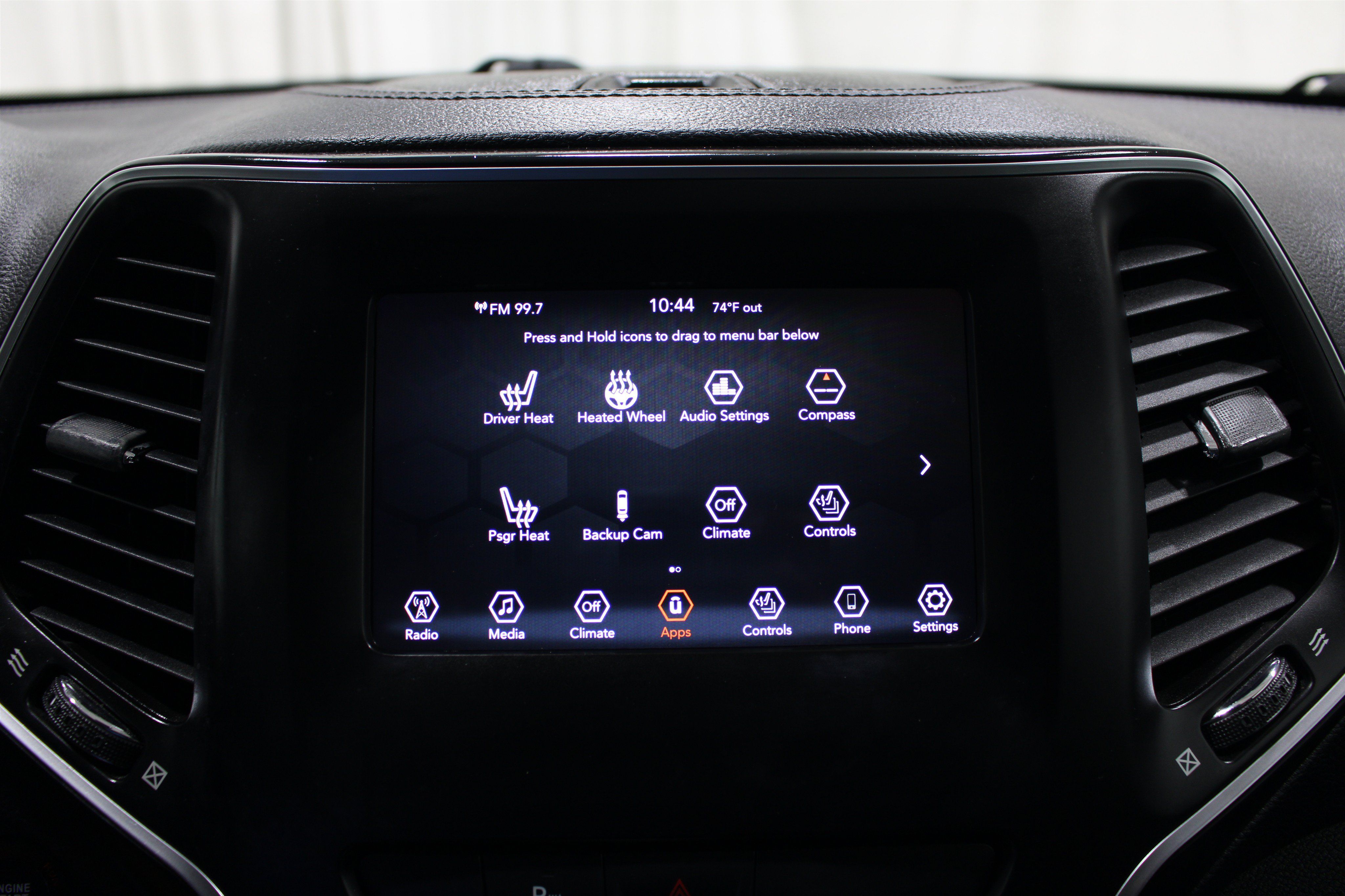 Used 2019 Jeep Cherokee Latitude Plus w/ Cold Weather Group FWD image 12