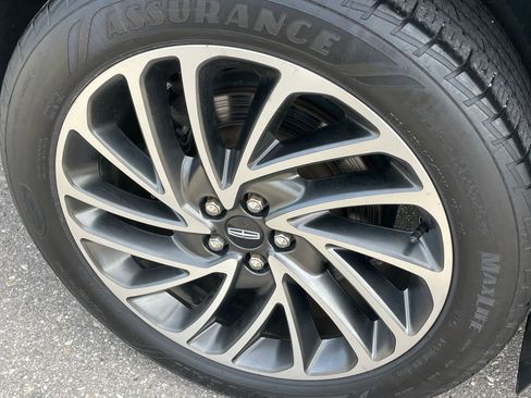 Used 2019 Lincoln Nautilus Reserve w/ Driver Assistance Package image 11