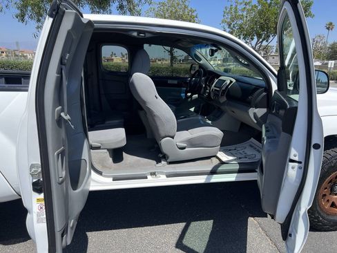 Used 2010 Toyota Tacoma PreRunner RWD image 27