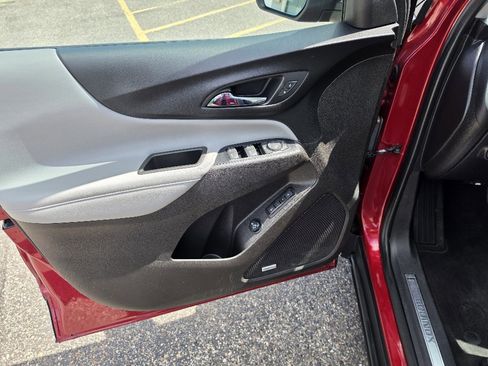Used 2018 Chevrolet Equinox Premier AWD/4WD image 16