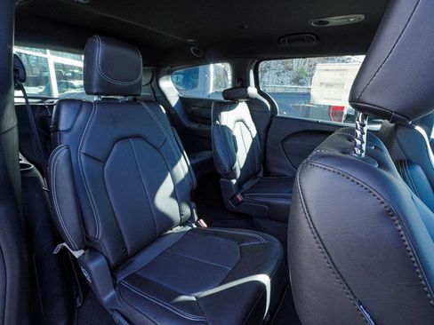 New 2026 Chrysler Pacifica Select image 33