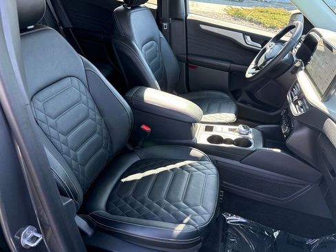 Certified 2023 Ford Escape Platinum w/ Premium Technology Package image 9