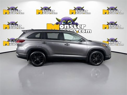 Used 2019 Toyota Highlander XLE image 4