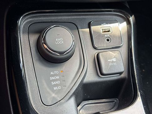 Used 2021 Jeep Compass Limited w/ Sun and Sound Group AWD/4WD image 19