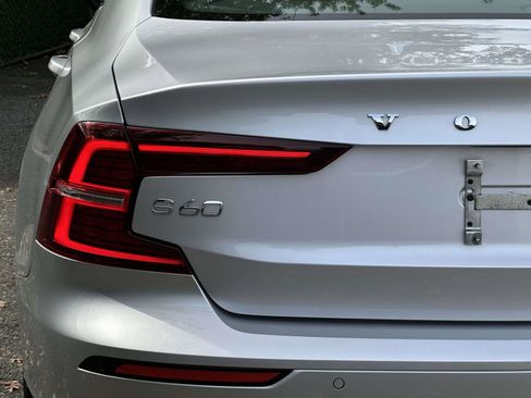 Certified 2022 Volvo S60 B5 Momentum w/ Premium Package image 12