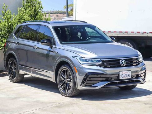 Used 2022 Volkswagen Tiguan SE R-Line FWD image 3