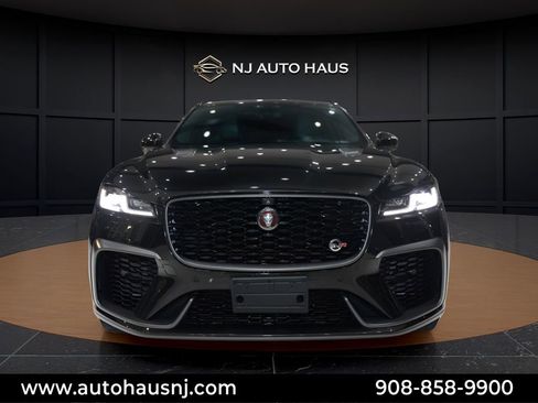 Used 2021 Jaguar F-PACE SVR image 3
