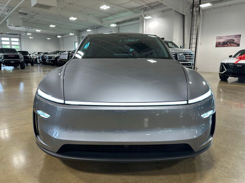 Used 2026 Tesla Model Y Long Range AWD/4WD image 2