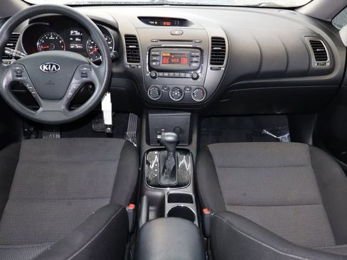 Used 2017 Kia Forte LX image 27